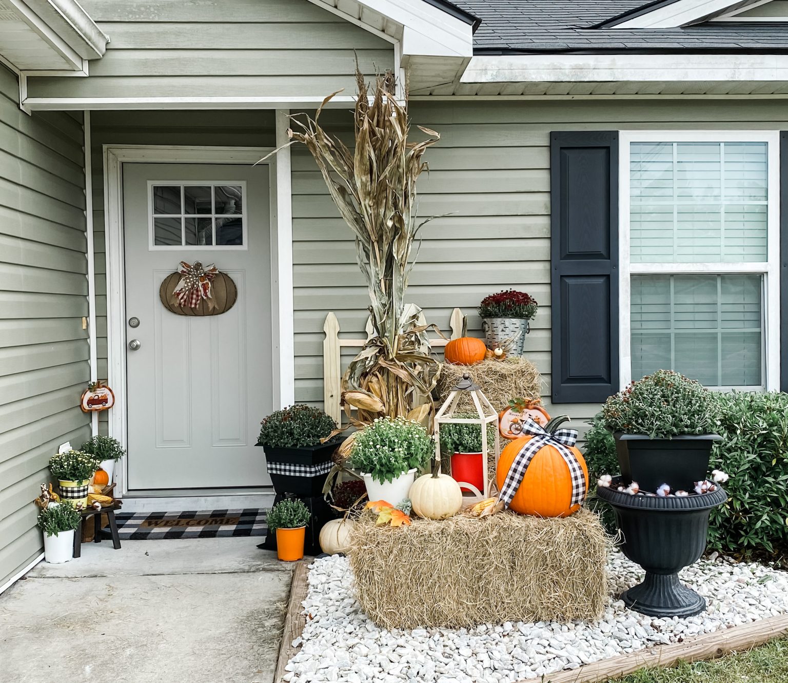 How To Do An Easy Fall Front Porch Makeover Diy With Amber