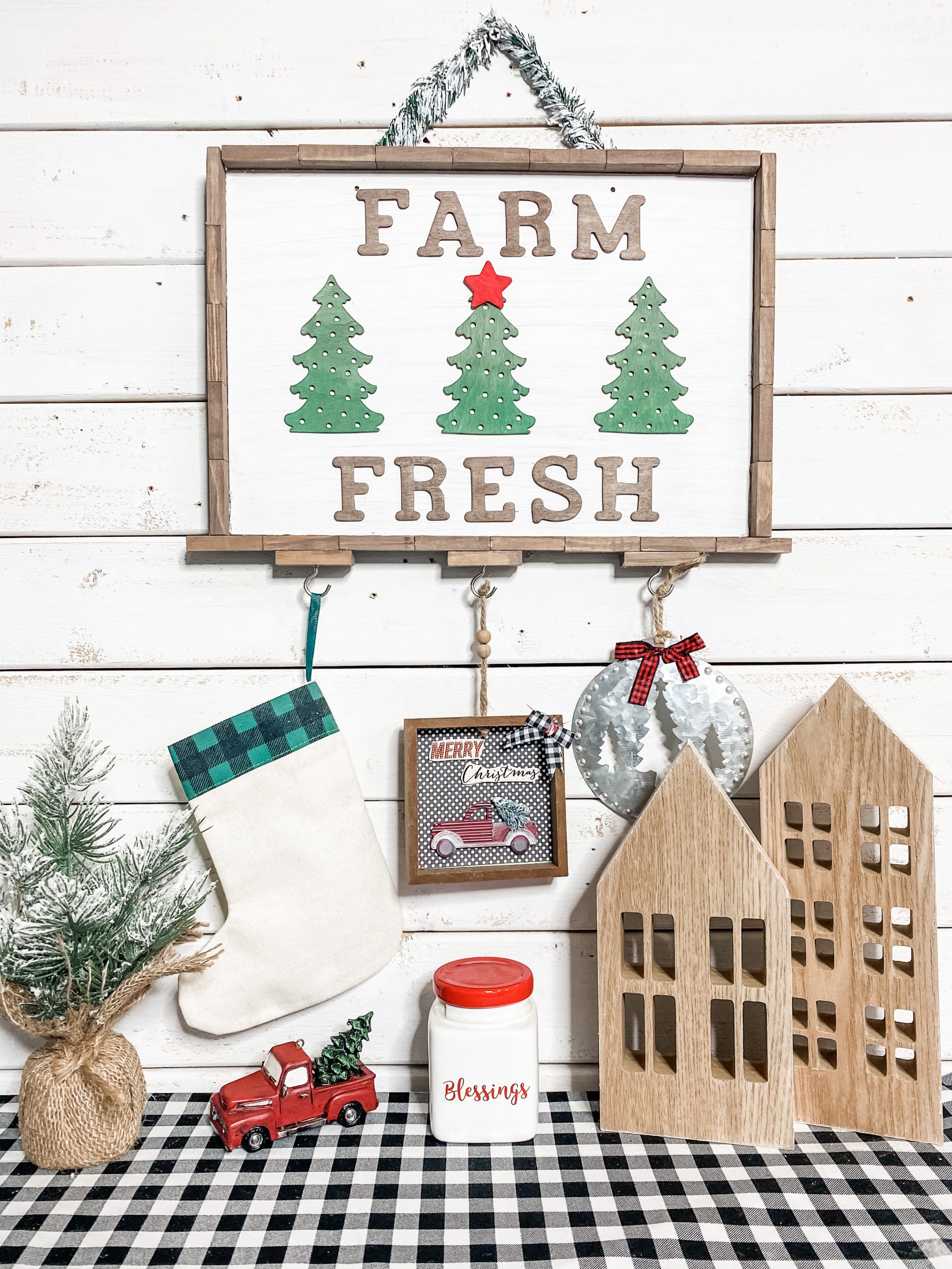 Adorable 5 Dollar Gifts for Christmas with Dollar Tree Items