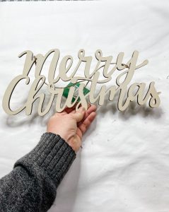 Simple Changeable Magnetic Sign - Affordable Holiday Craft Idea